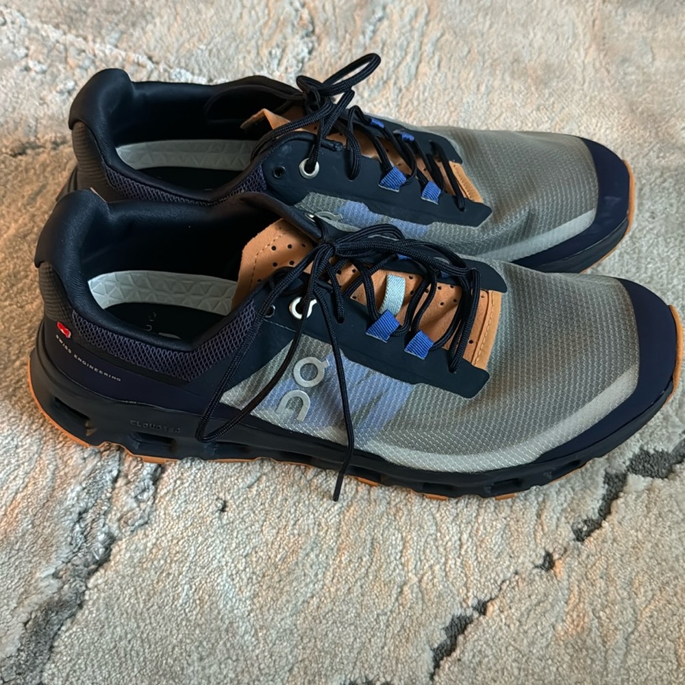 Cloud sneakers sz 10 navy & orange